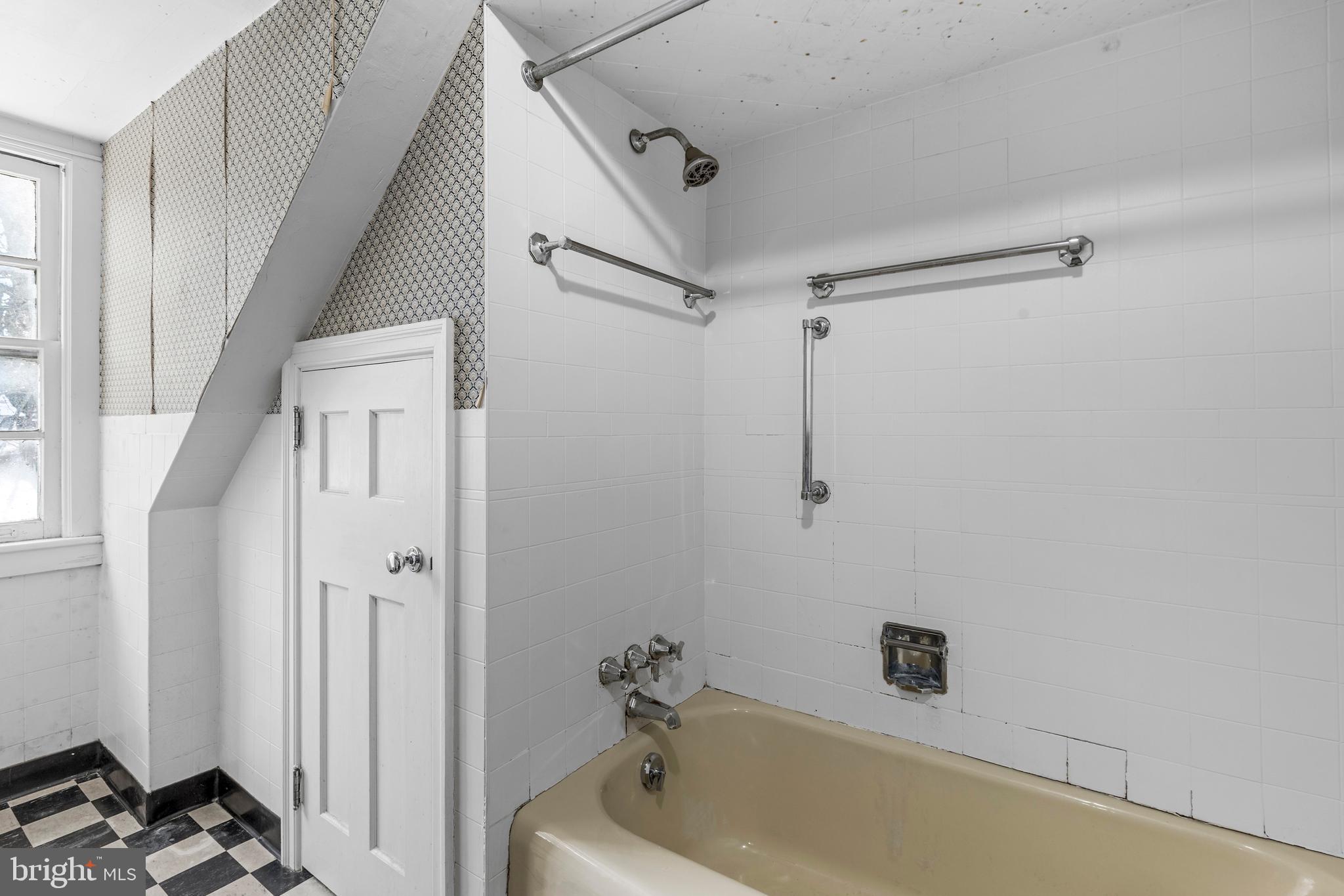 SCHOOL LANE HILLS - Residential