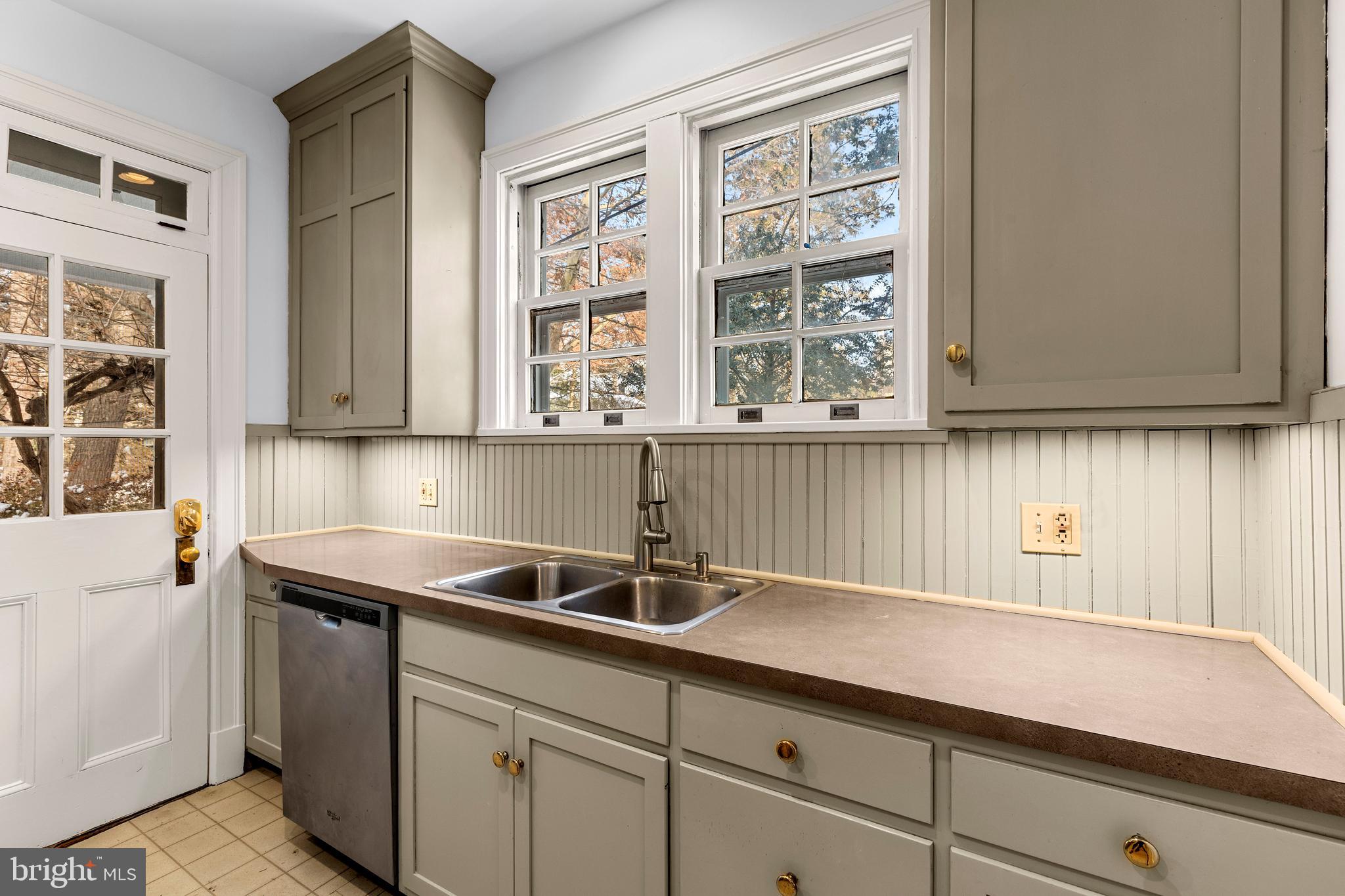 SCHOOL LANE HILLS - Residential