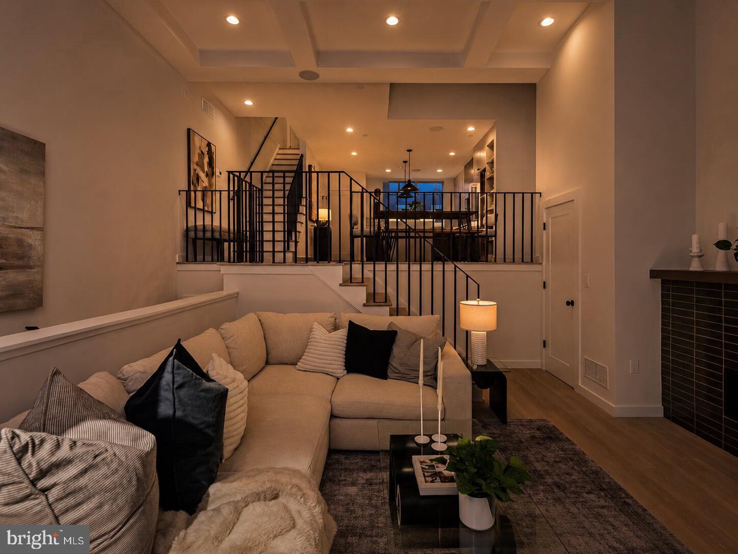 952 N 6TH STREET