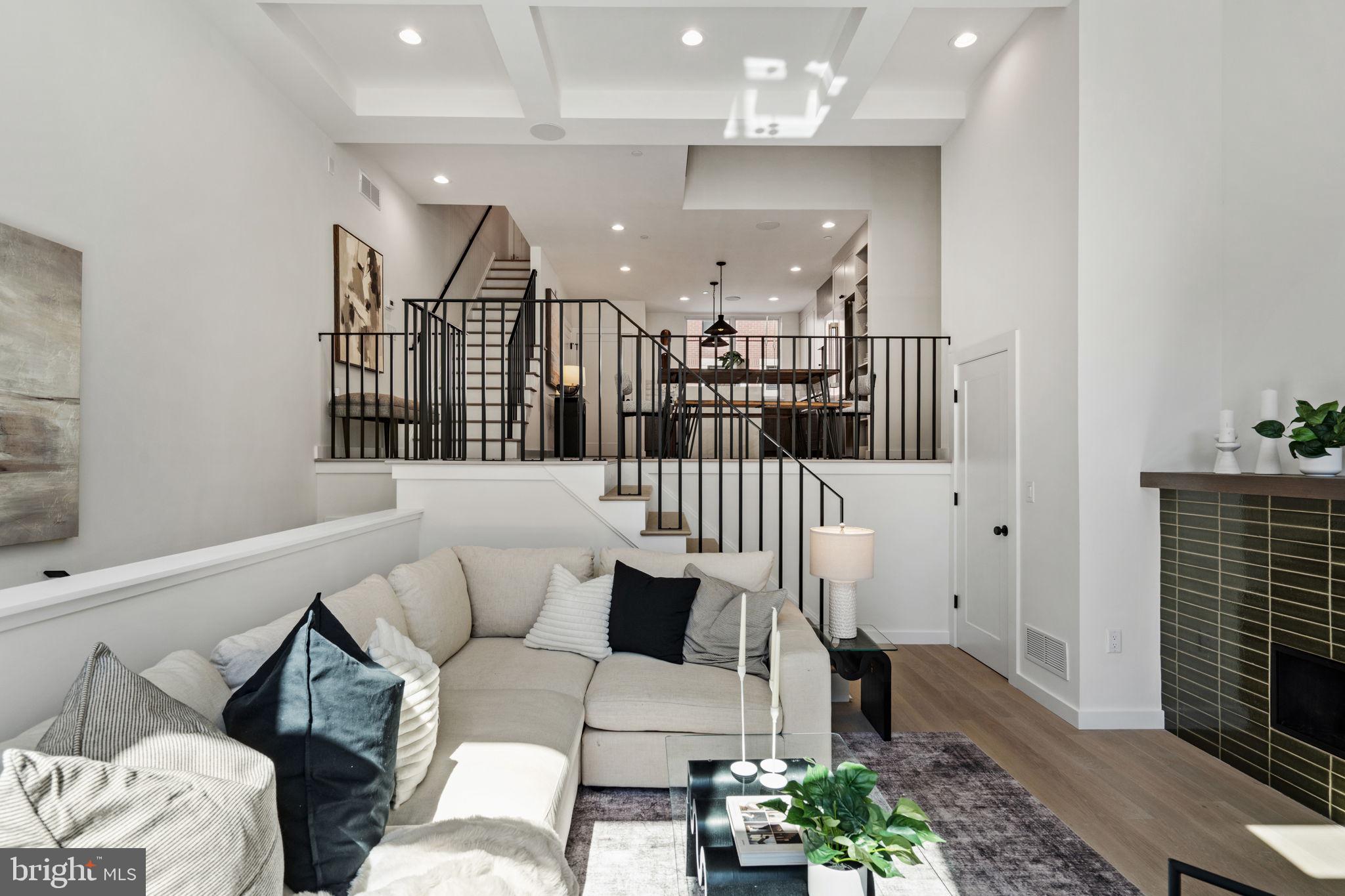 952 N 6TH STREET