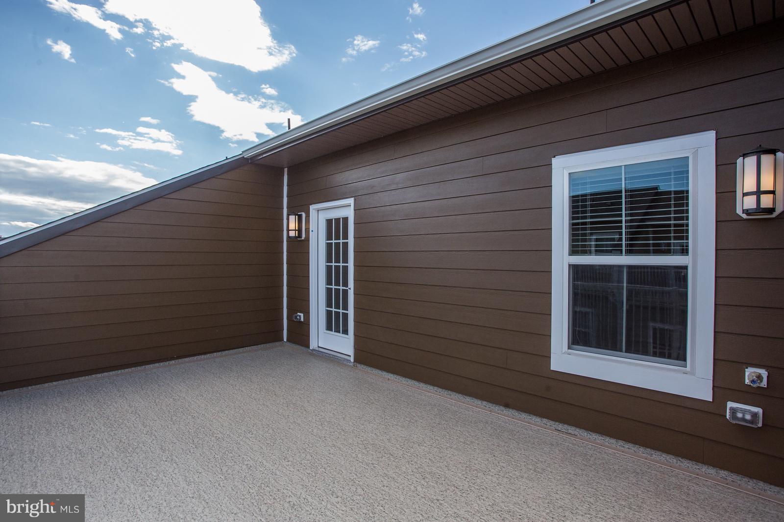 DISCOVERY SQUARE - Residential Lease