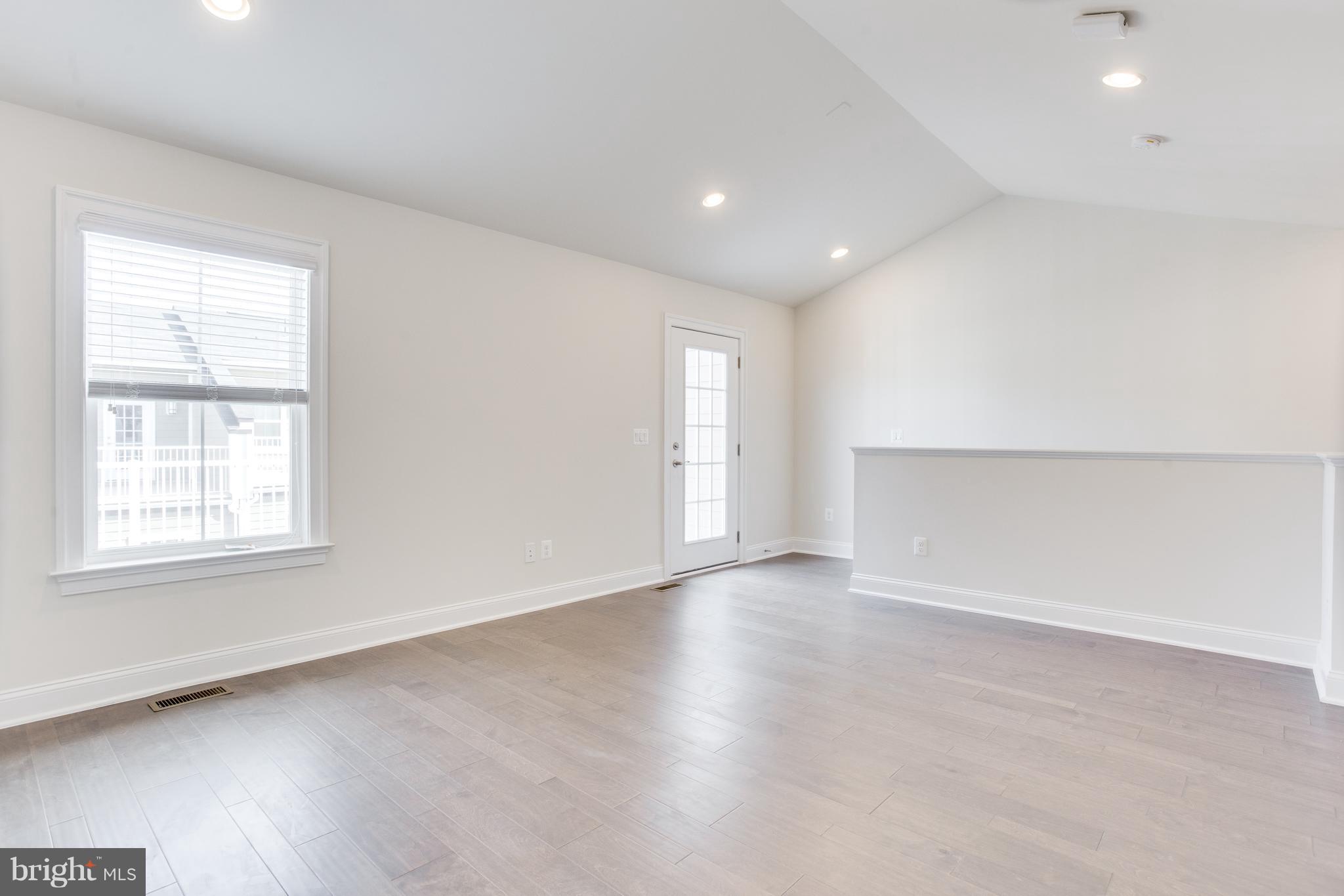 DISCOVERY SQUARE - Residential Lease