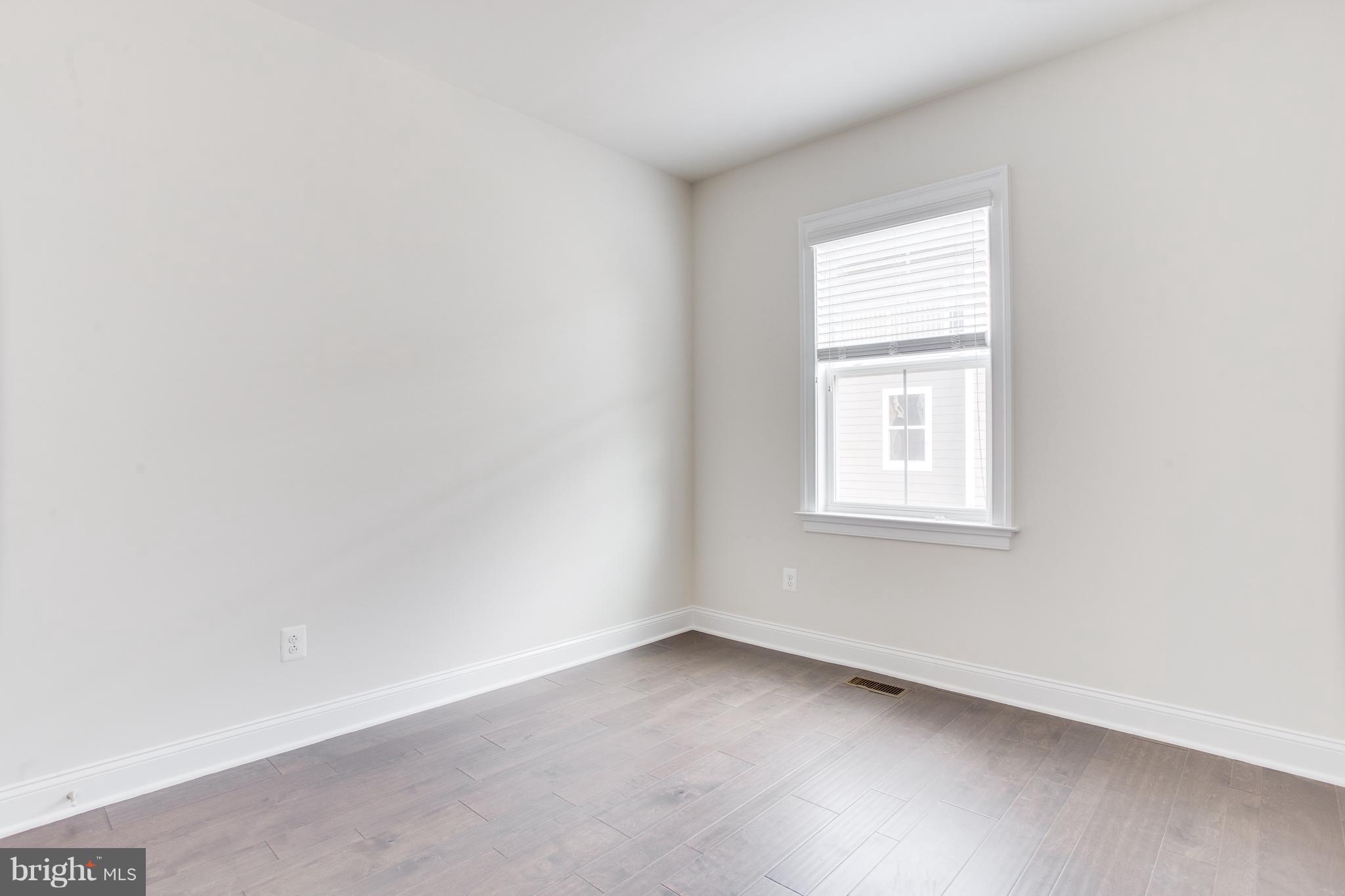 DISCOVERY SQUARE - Residential Lease