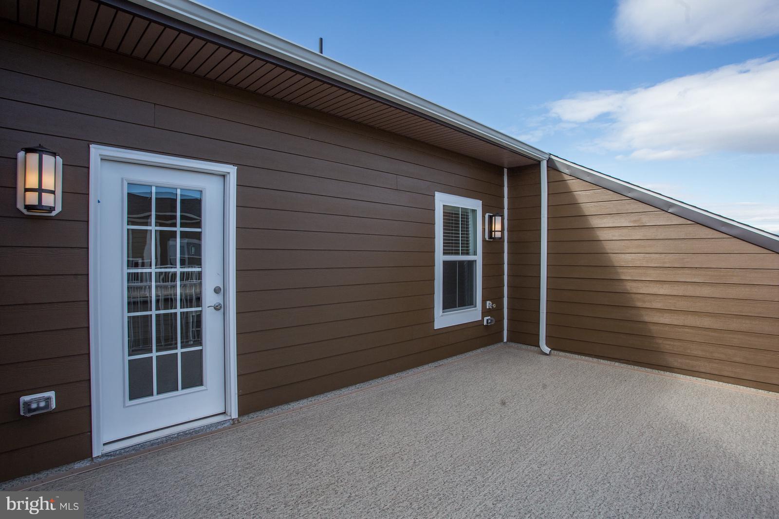 DISCOVERY SQUARE - Residential Lease