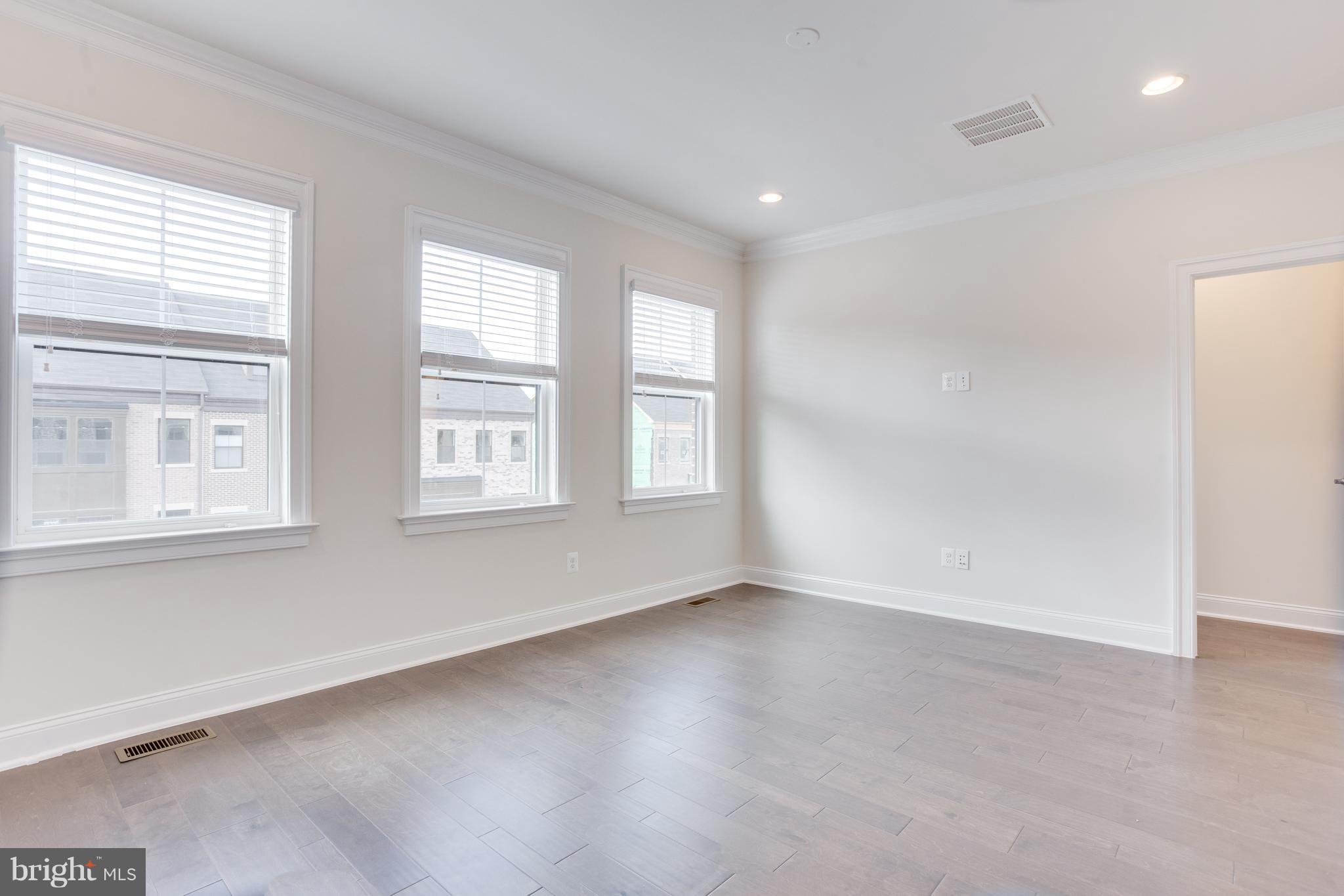 DISCOVERY SQUARE - Residential Lease