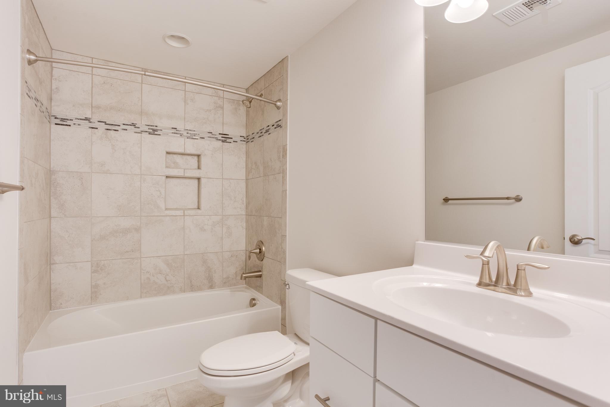 DISCOVERY SQUARE - Residential Lease