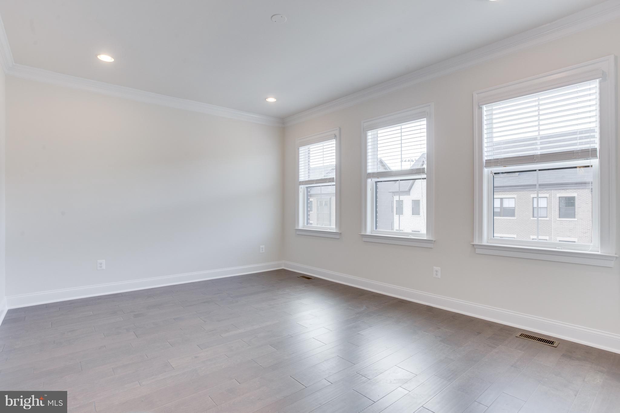 DISCOVERY SQUARE - Residential Lease