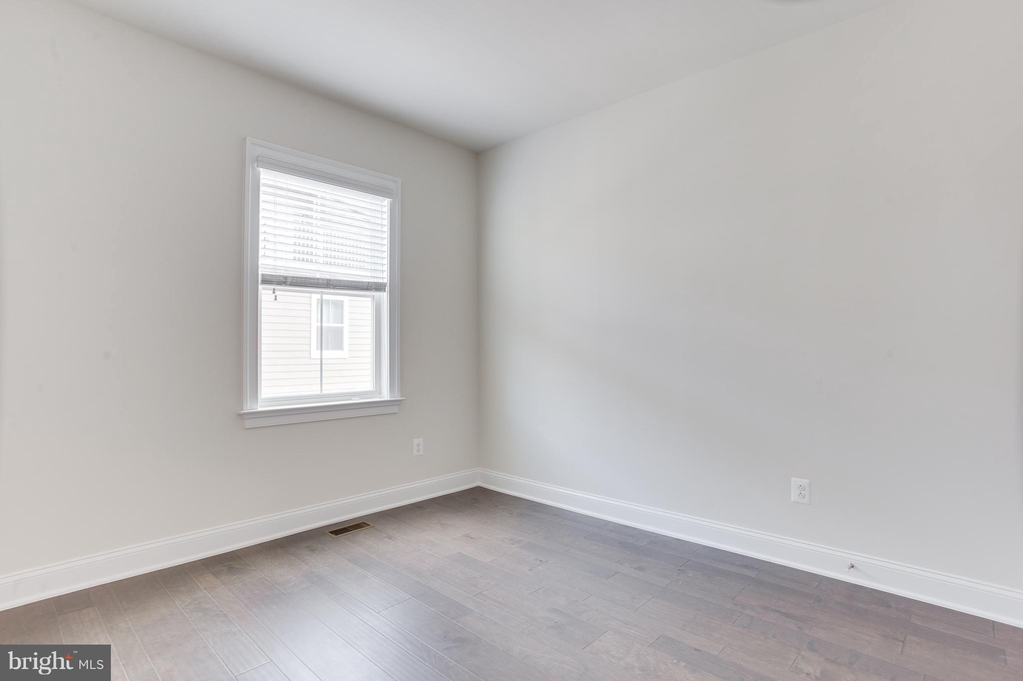 DISCOVERY SQUARE - Residential Lease