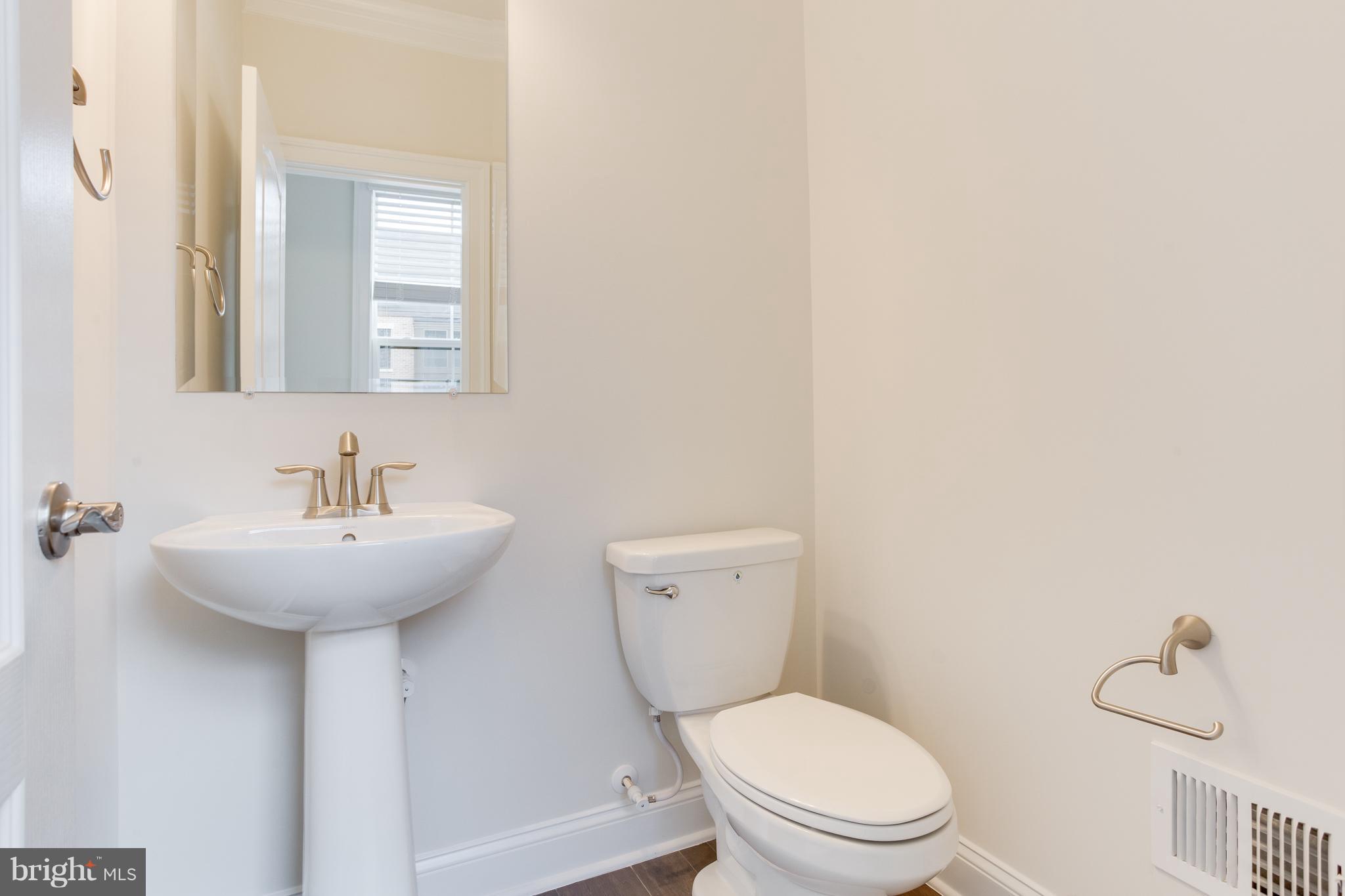 DISCOVERY SQUARE - Residential Lease