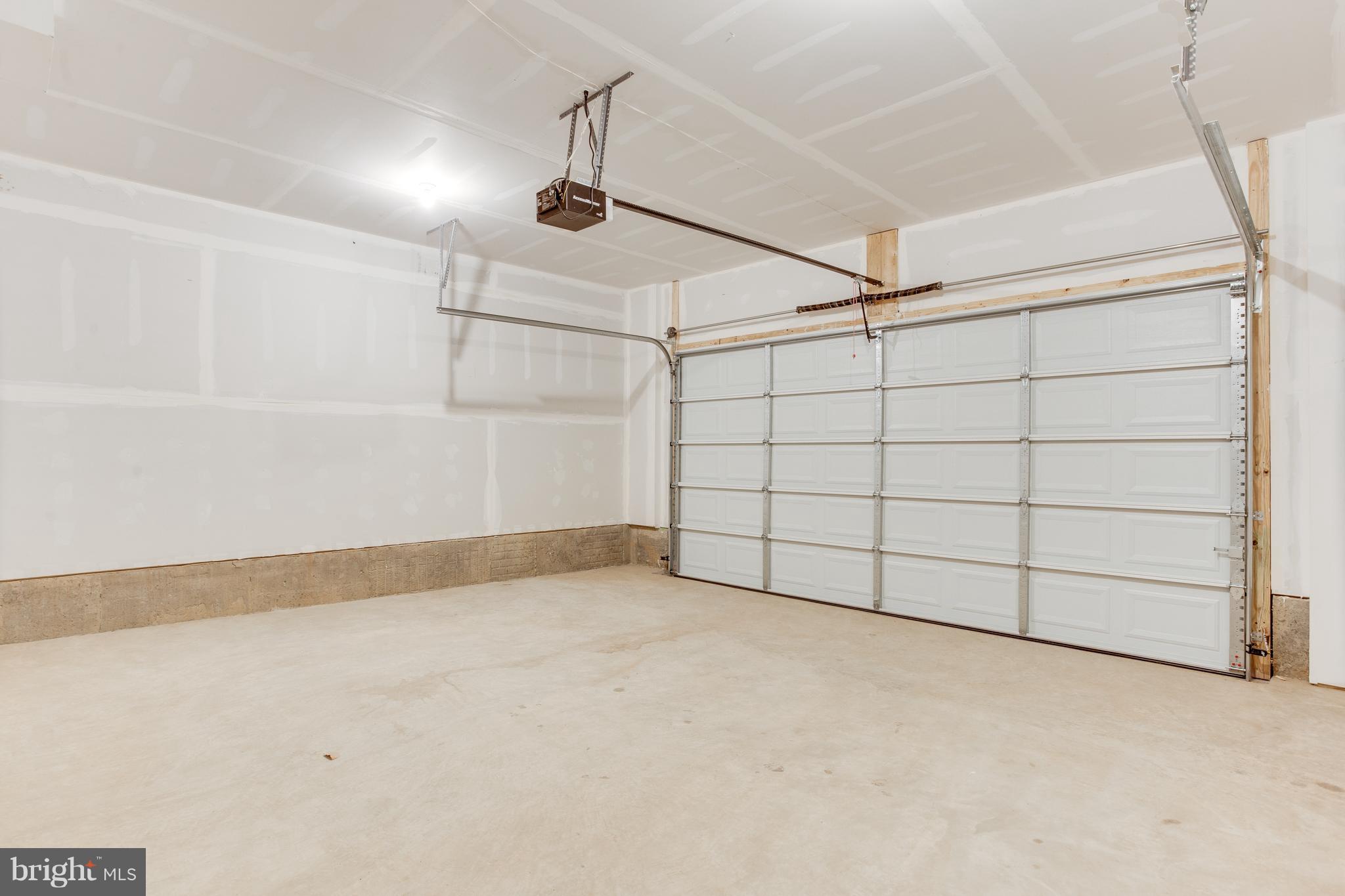 DISCOVERY SQUARE - Residential Lease