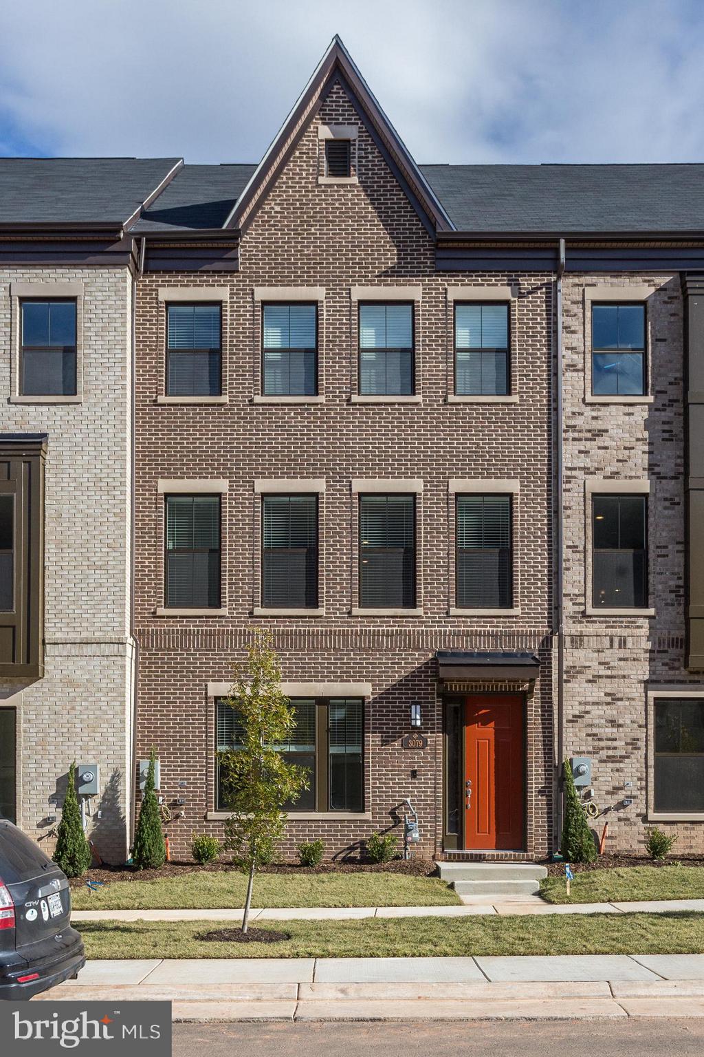 DISCOVERY SQUARE - Residential Lease