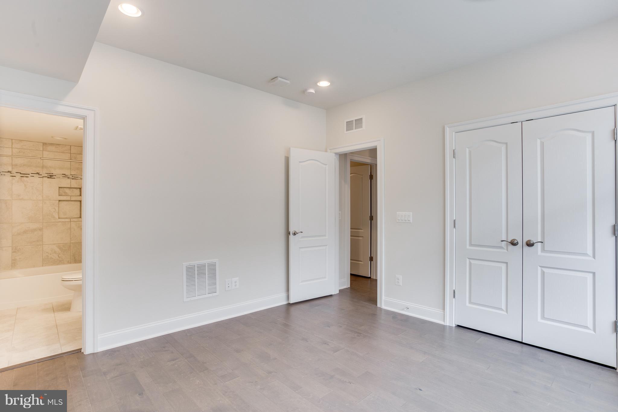 DISCOVERY SQUARE - Residential Lease