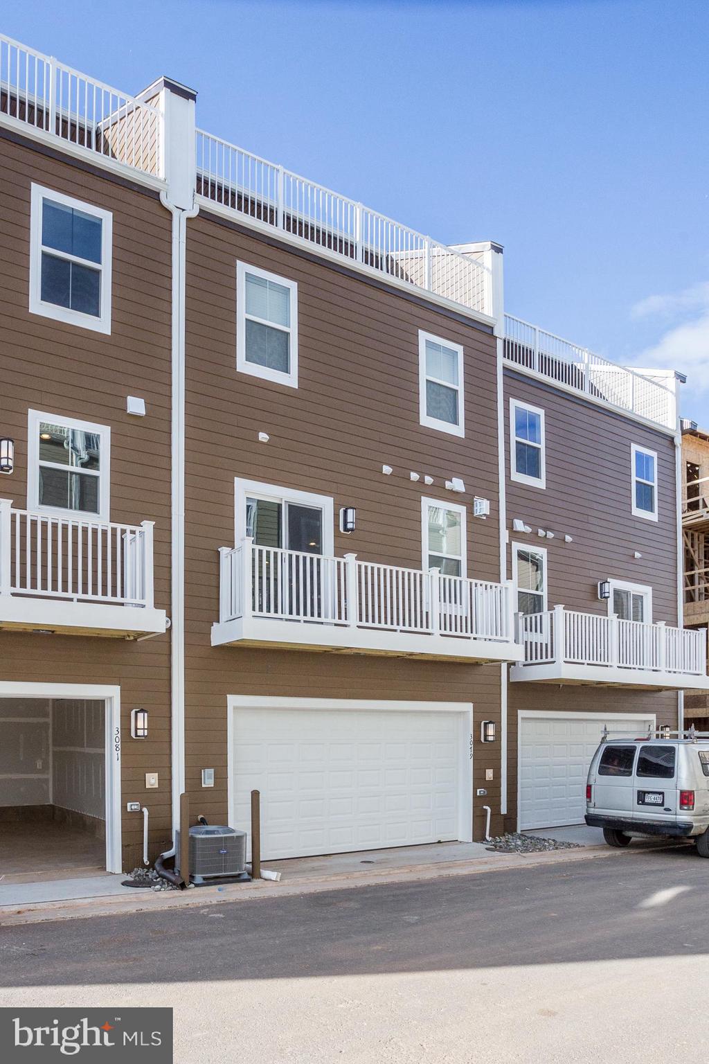 DISCOVERY SQUARE - Residential Lease