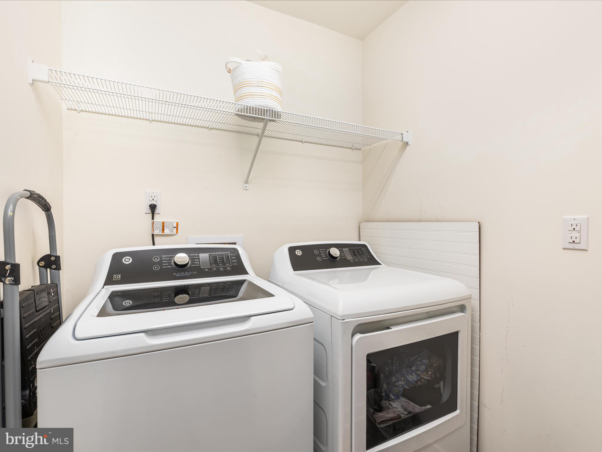 BROOKFIELD - Residential