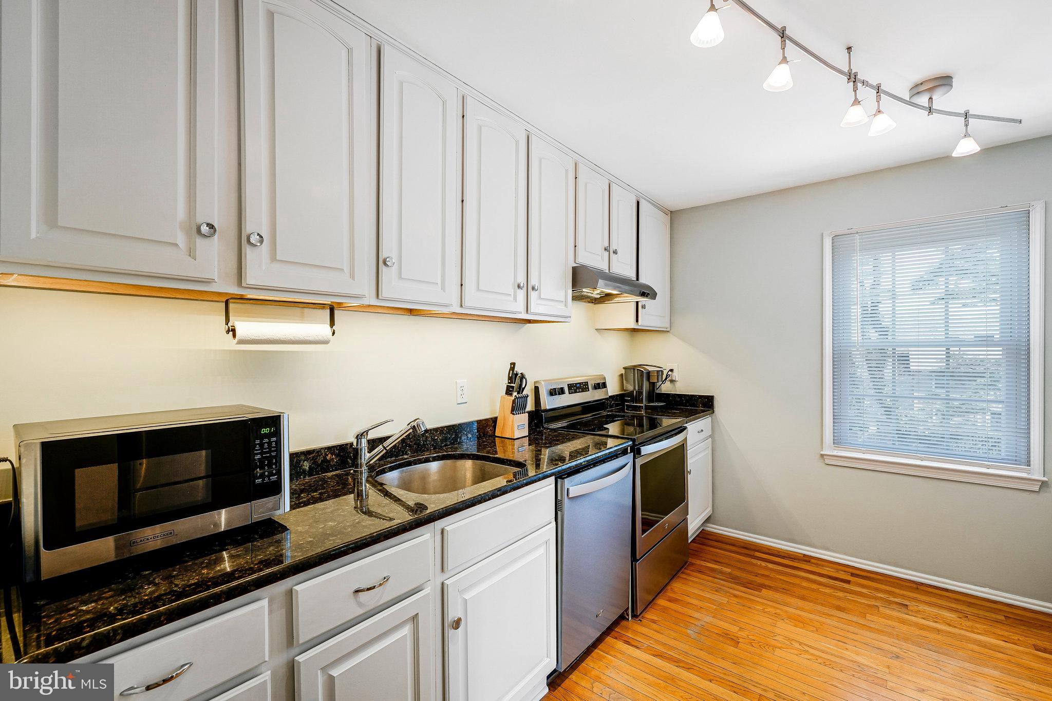 LAKE BRADDOCK - Residential