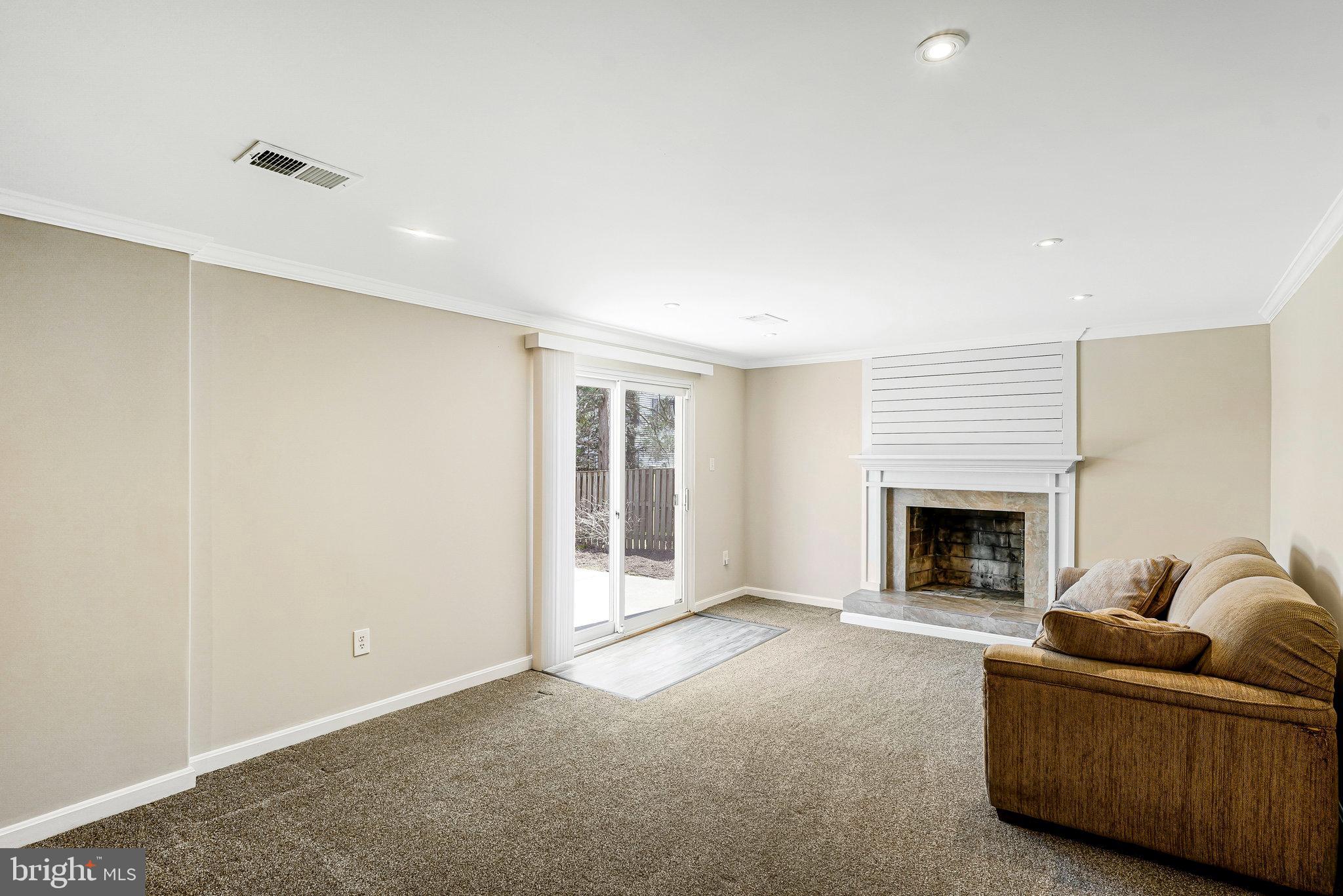 LAKE BRADDOCK - Residential