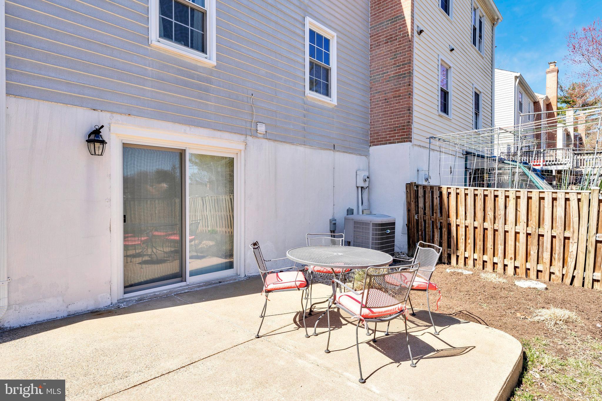 LAKE BRADDOCK - Residential