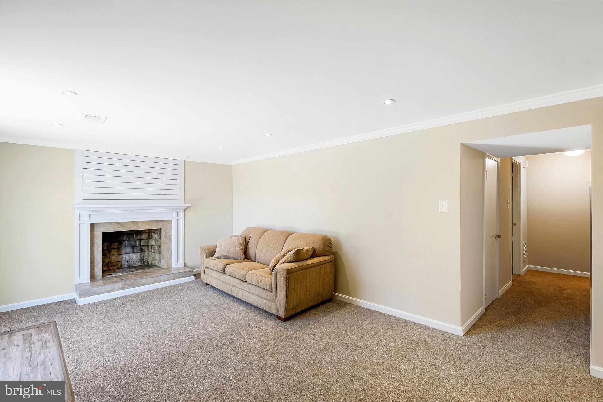 LAKE BRADDOCK - Residential