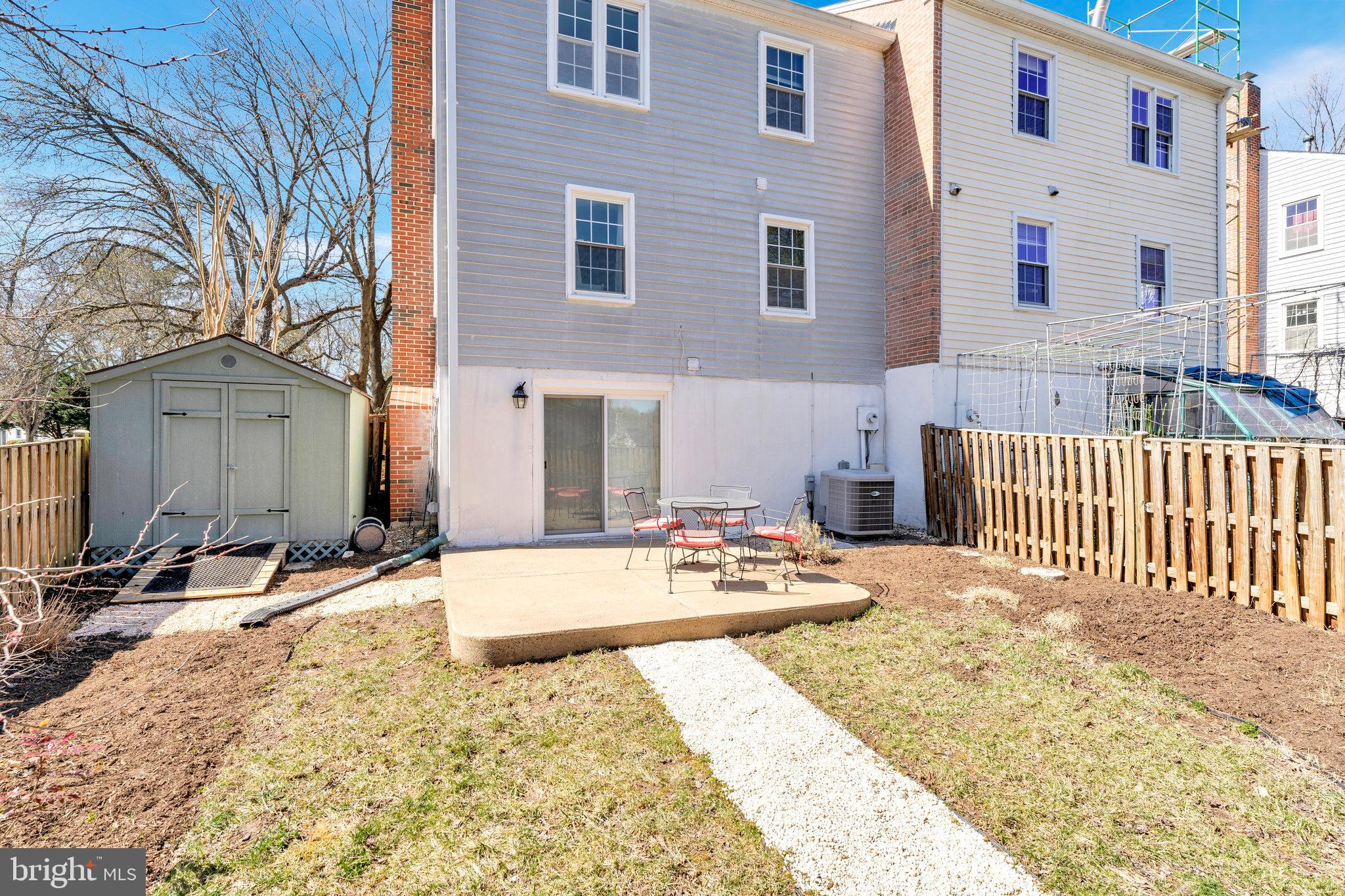 LAKE BRADDOCK - Residential