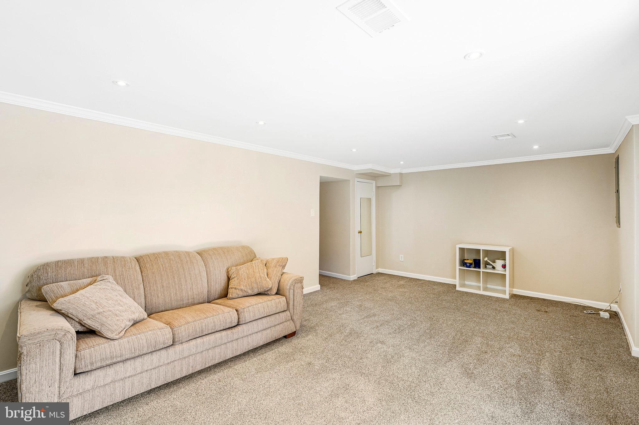 LAKE BRADDOCK - Residential