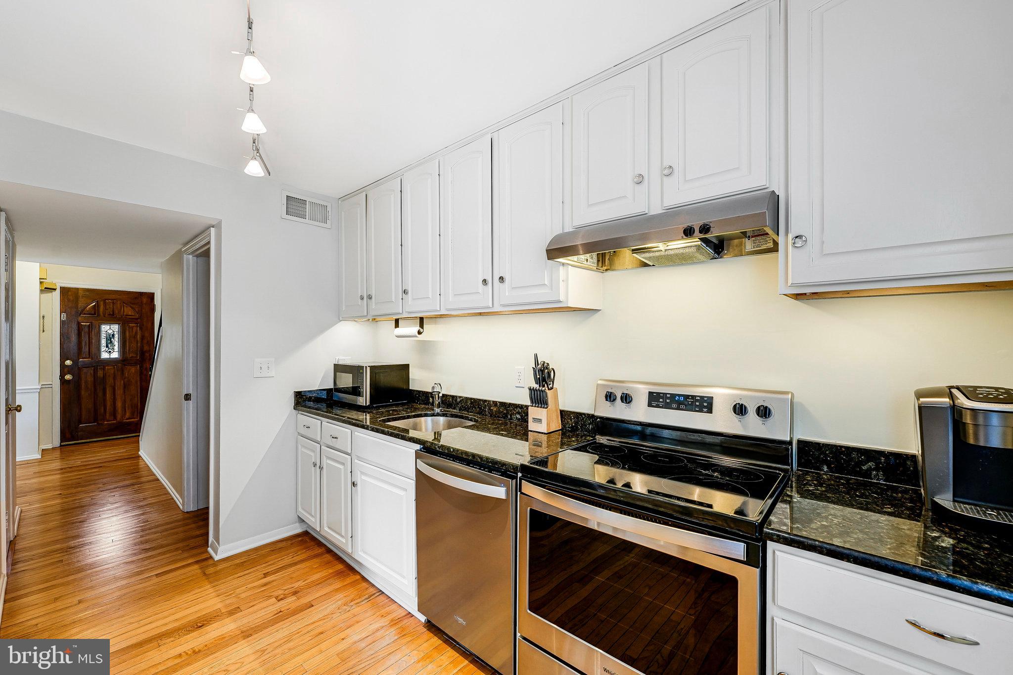 LAKE BRADDOCK - Residential