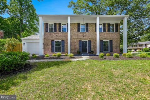 Photo of 1399 Kimblewick Road, POTOMAC, MD 20854 (MLS # MDMC2175862)