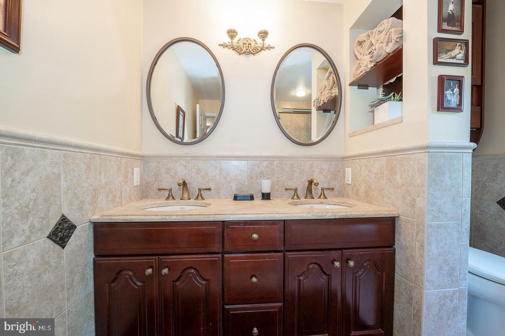 CHESTNUT HILL - Residential