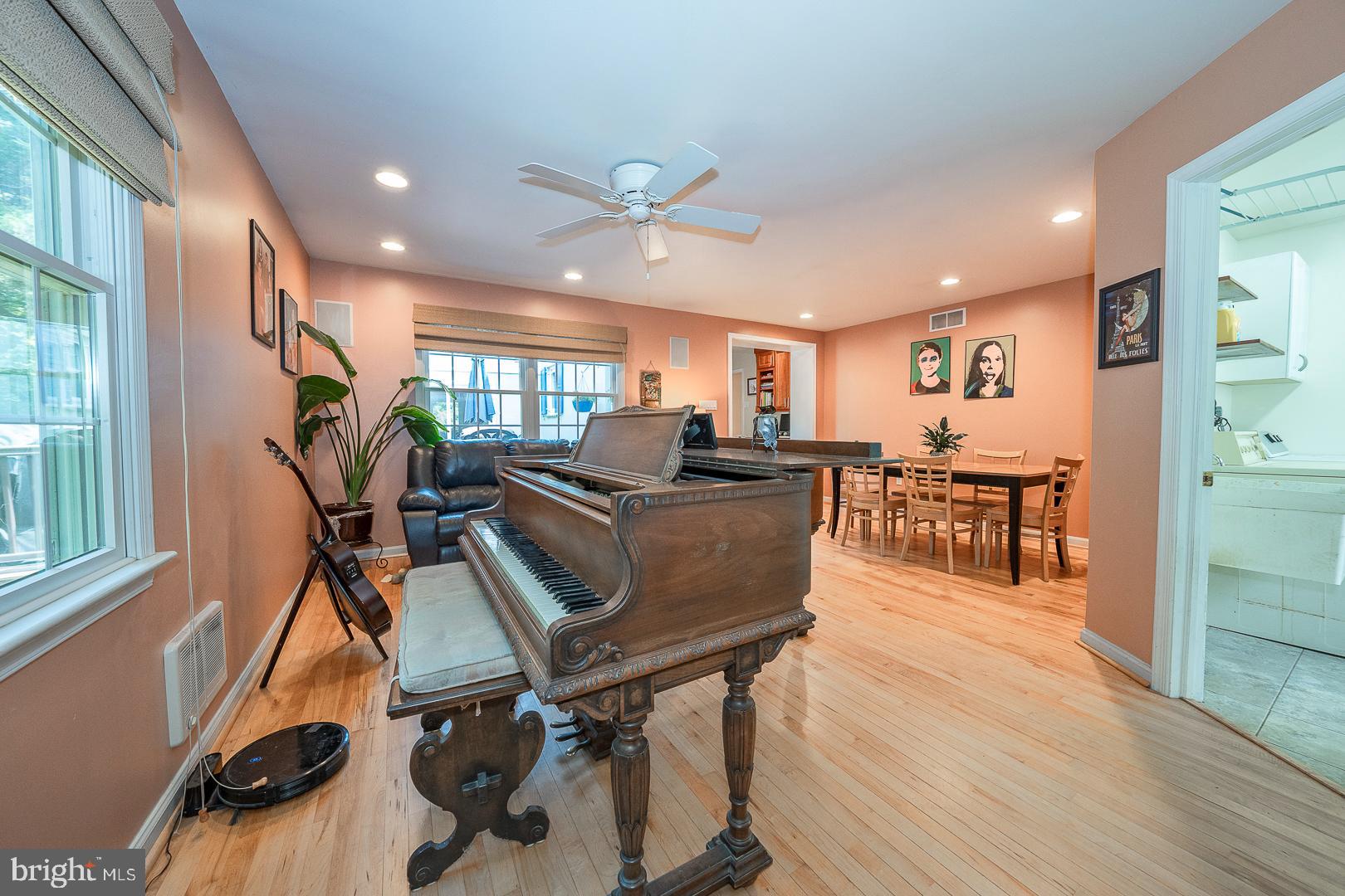 CHESTNUT HILL - Residential