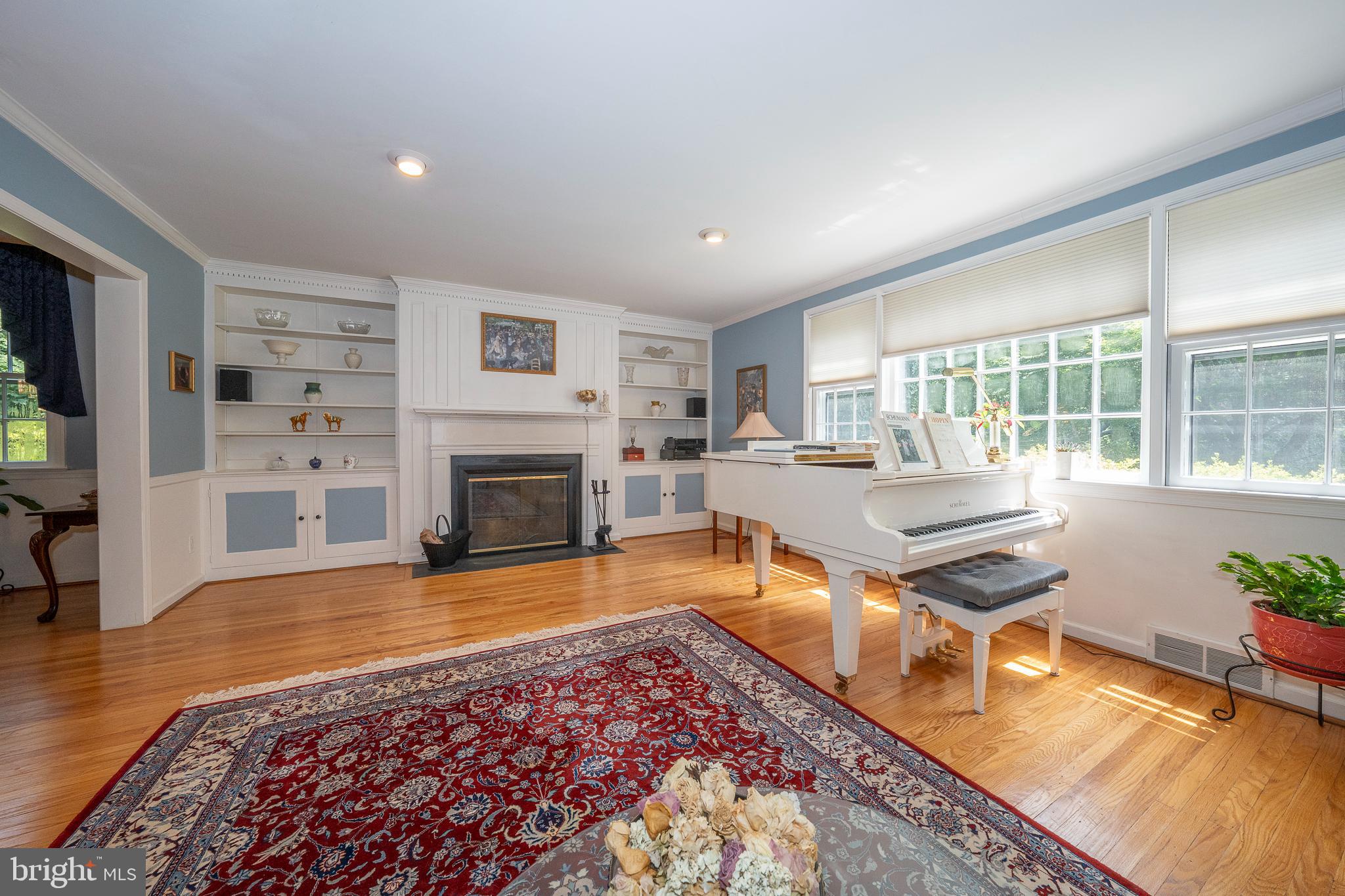 CHESTNUT HILL - Residential