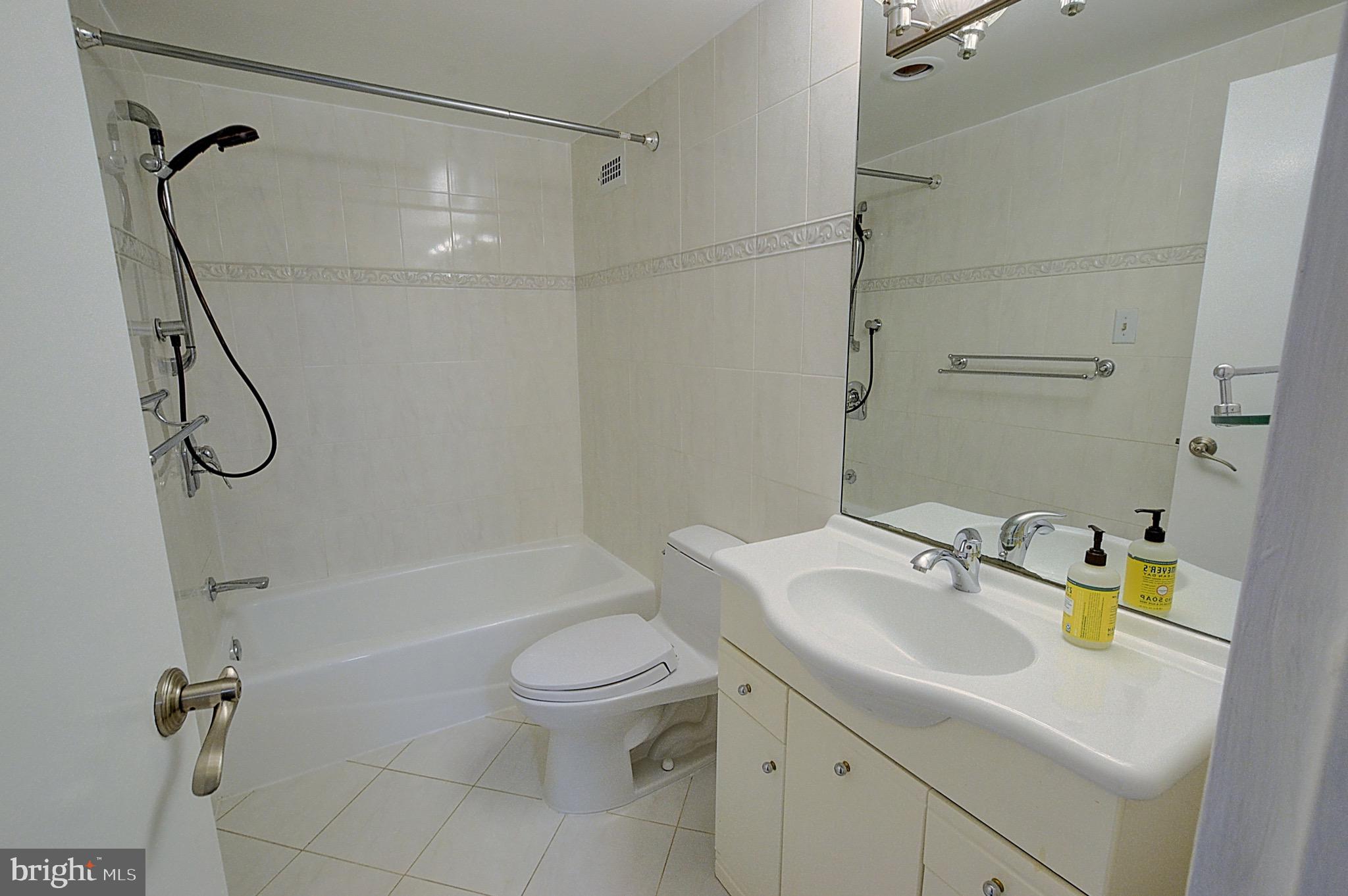 PROMENADE TOWERS - Residential