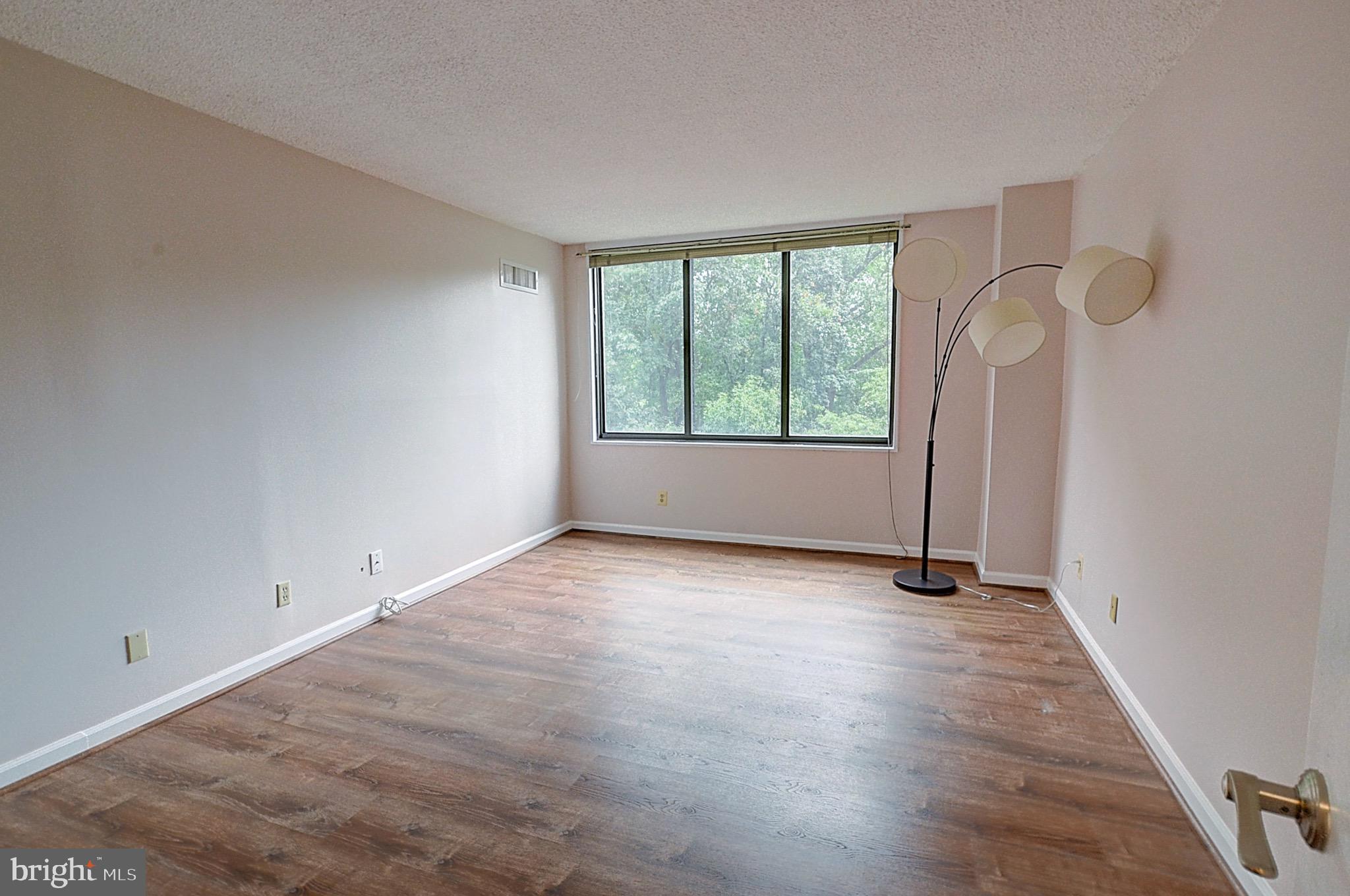 PROMENADE TOWERS - Residential