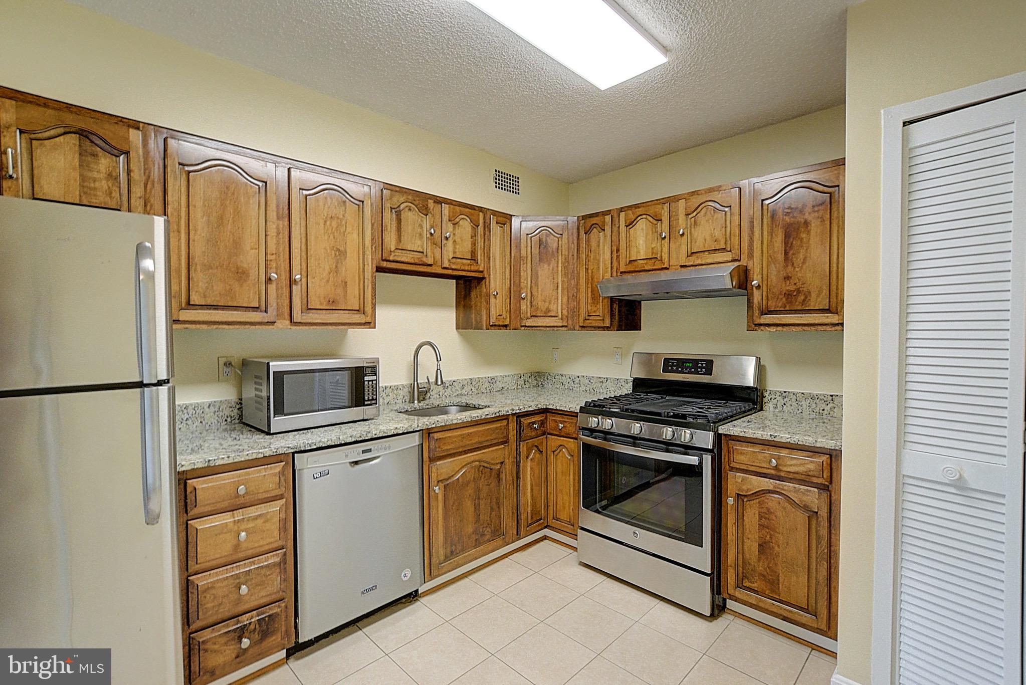 PROMENADE TOWERS - Residential