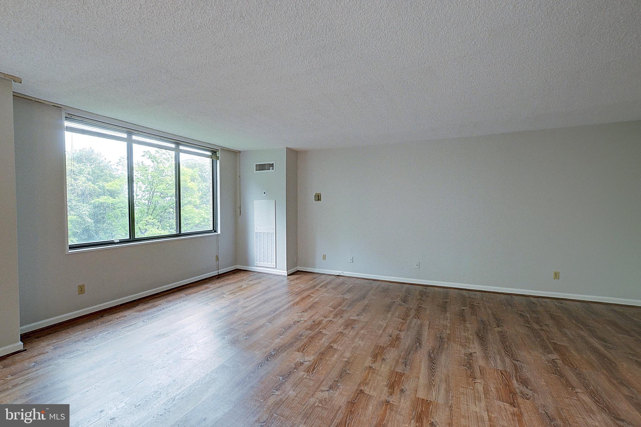 PROMENADE TOWERS - Residential