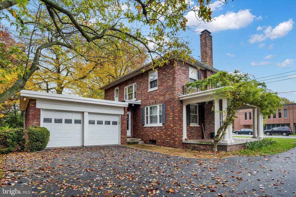 Photo of 593 E College Avenue, Elizabethtown, PA 17022 (MLS # PALA2043382)