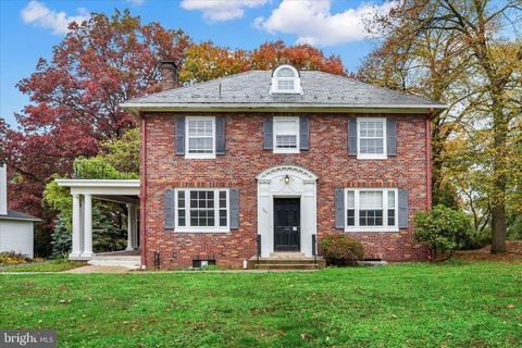 Photo of 593 E College Avenue, Elizabethtown, PA 17022 (MLS # PALA2043382)