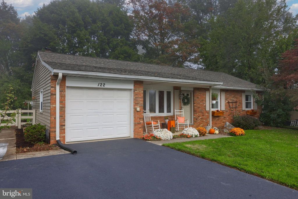 Photo of 122 S Oak Street, Lititz, PA 17543 (MLS # PALA2041704)