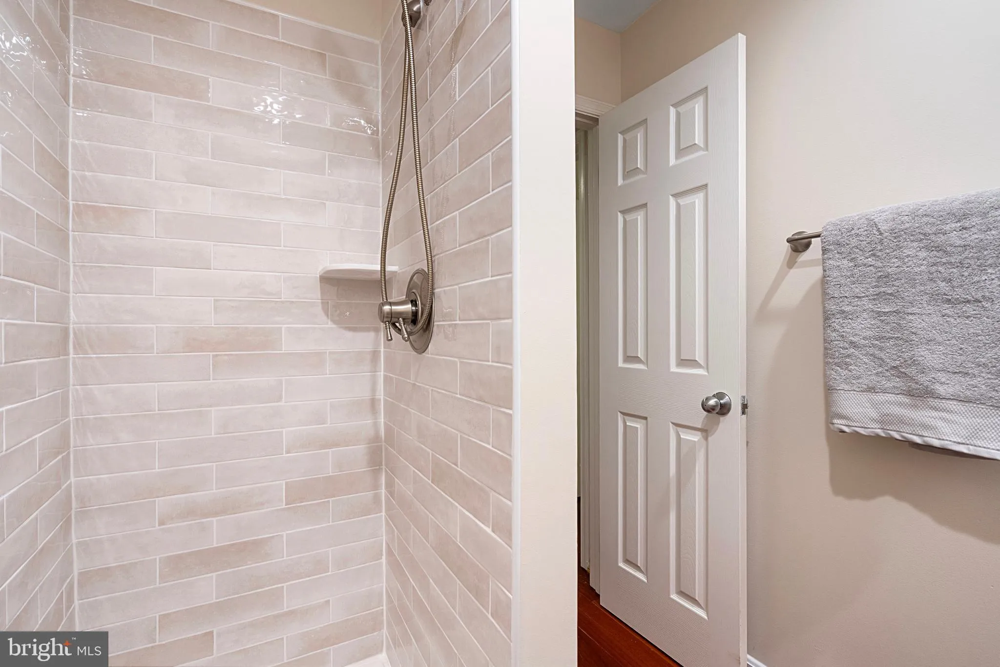 Burke, Virginia 22015, United States, 4 Bedrooms Bedrooms, ,3 BathroomsBathrooms,Residential,Contingent,130459