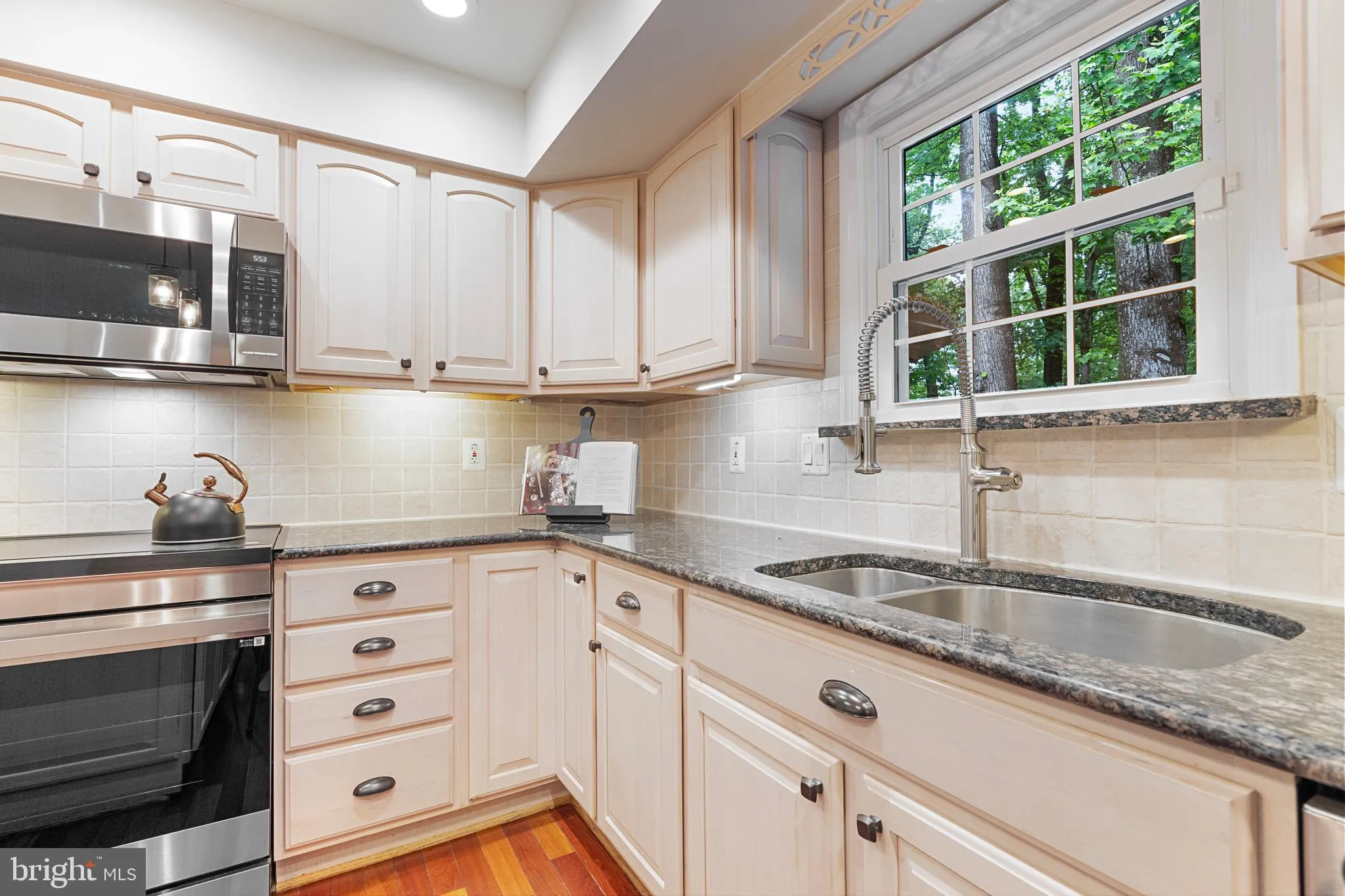 Burke, Virginia 22015, United States, 4 Bedrooms Bedrooms, ,3 BathroomsBathrooms,Residential,Contingent,130459