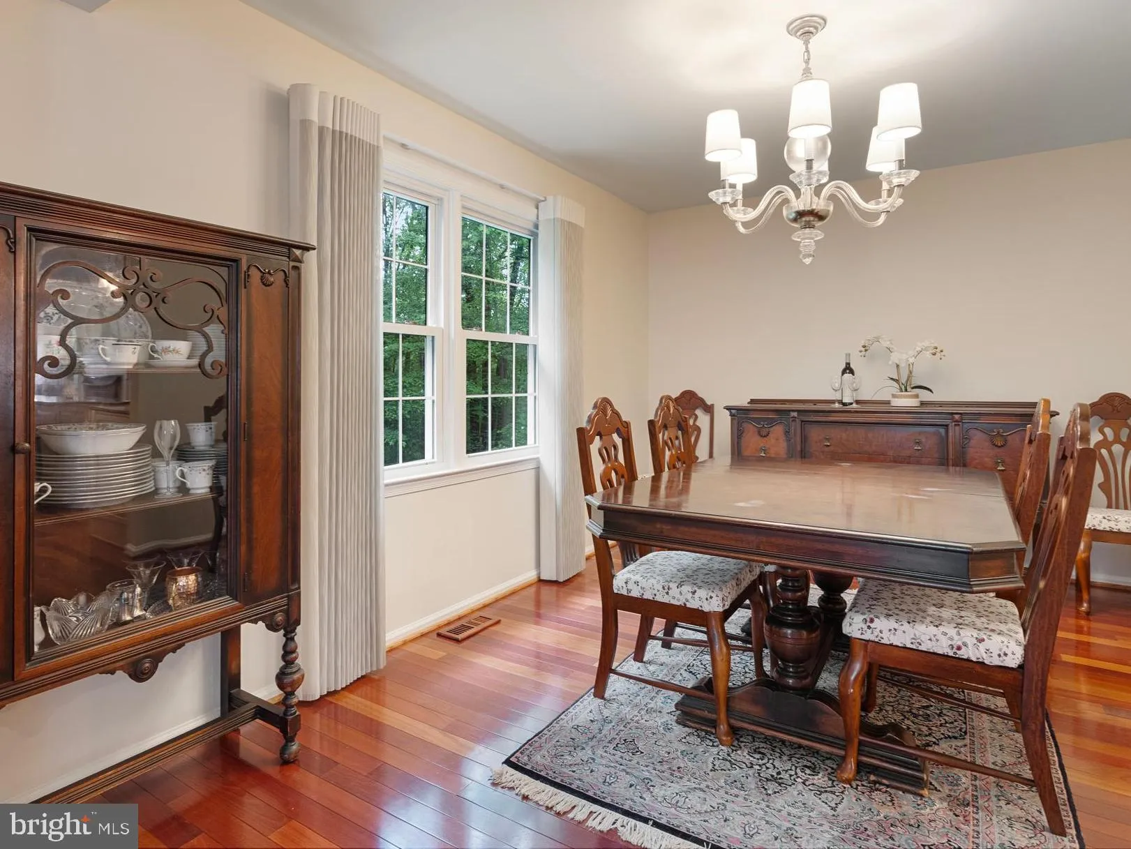 Burke, Virginia 22015, United States, 4 Bedrooms Bedrooms, ,3 BathroomsBathrooms,Residential,Contingent,130459