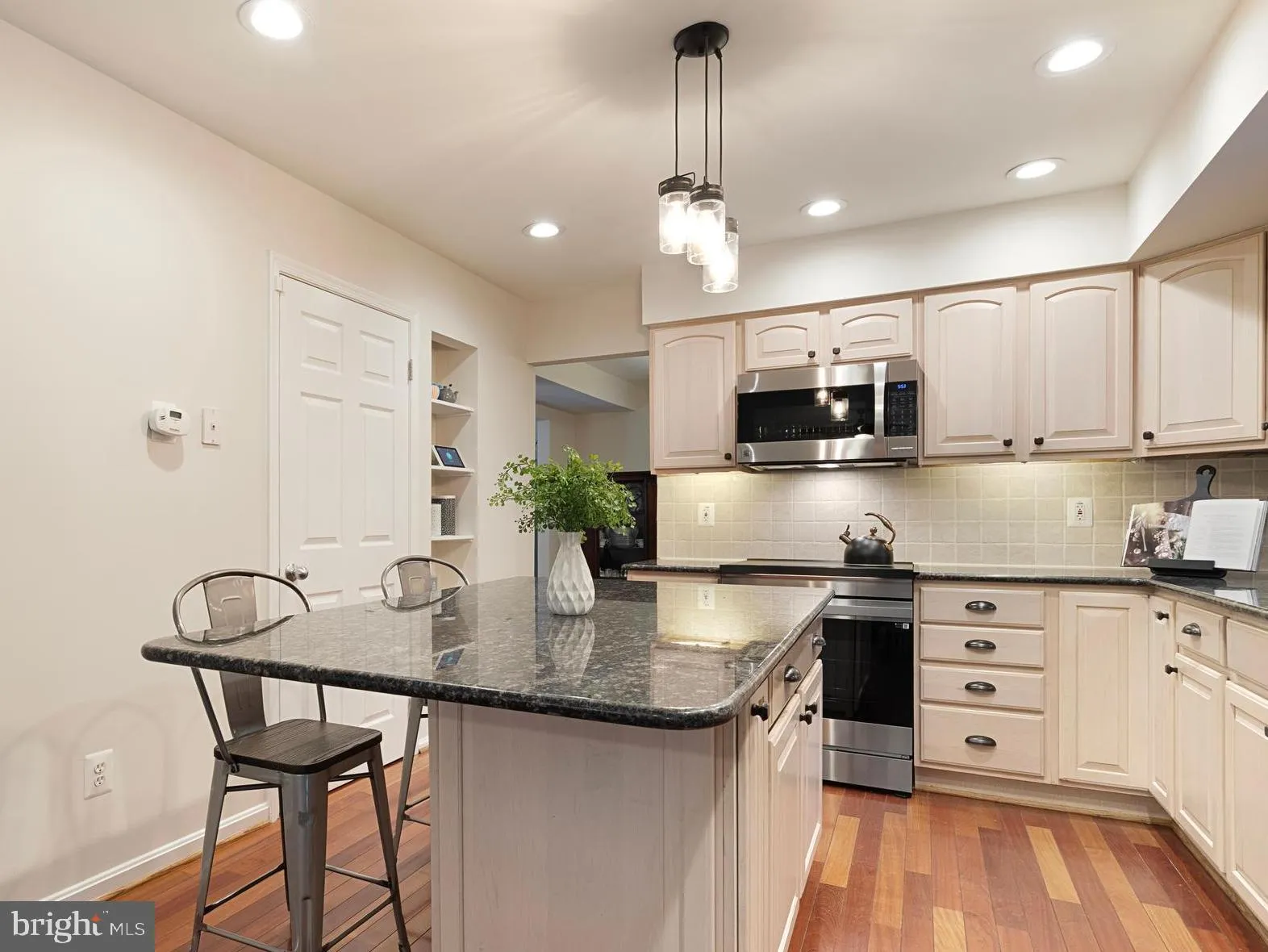 Burke, Virginia 22015, United States, 4 Bedrooms Bedrooms, ,3 BathroomsBathrooms,Residential,Contingent,130459