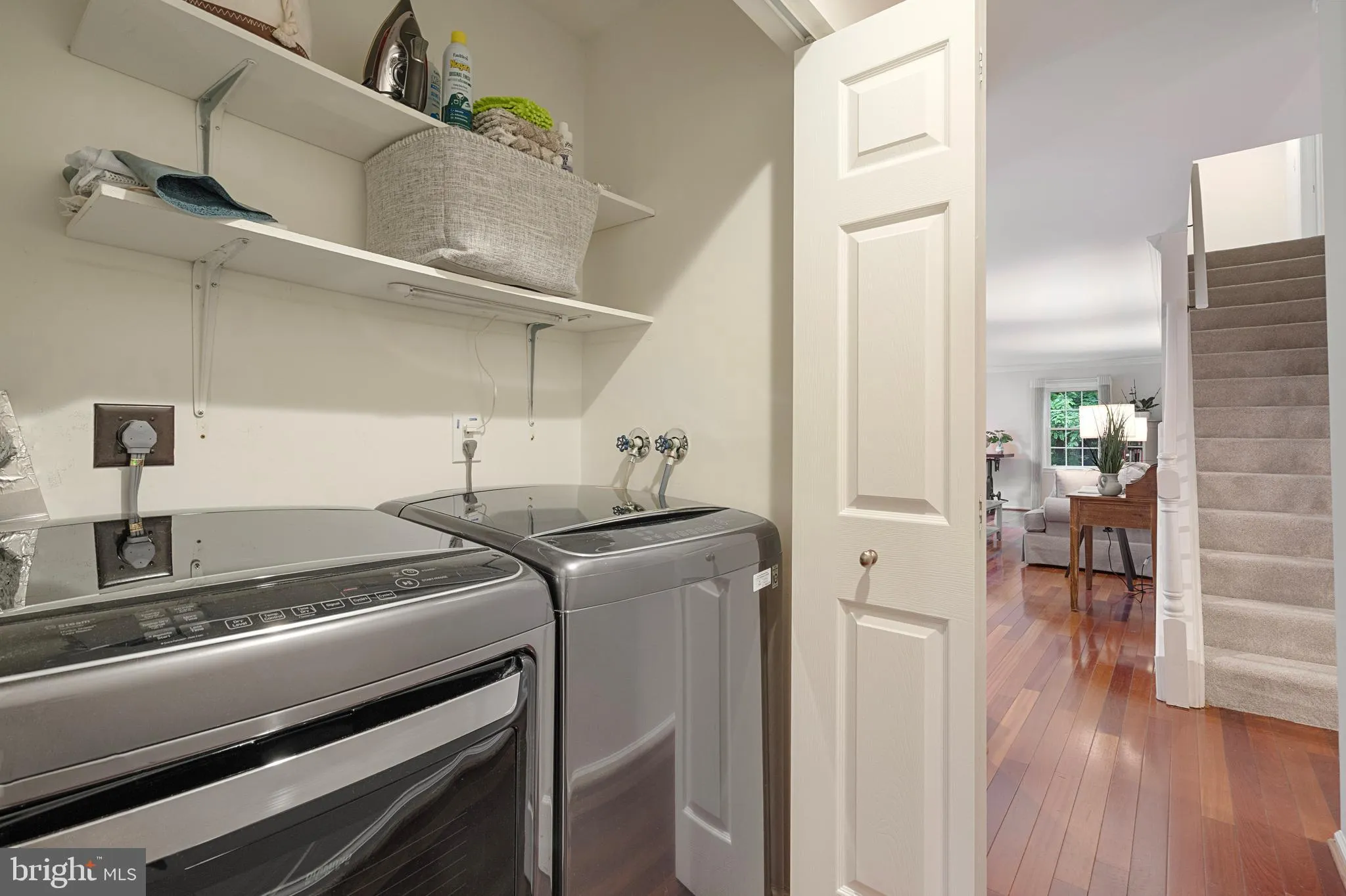 Burke, Virginia 22015, United States, 4 Bedrooms Bedrooms, ,3 BathroomsBathrooms,Residential,Contingent,130459