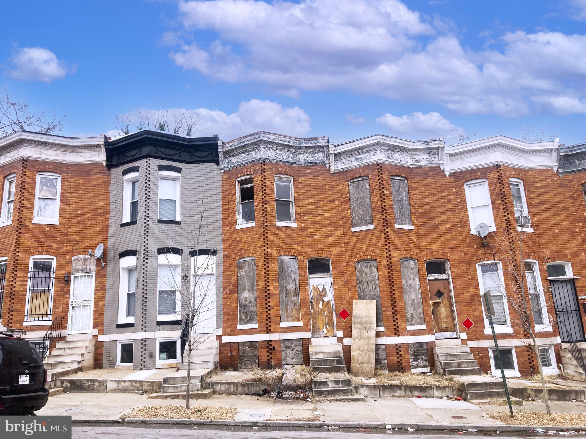 2514 HOLLINS STREET
