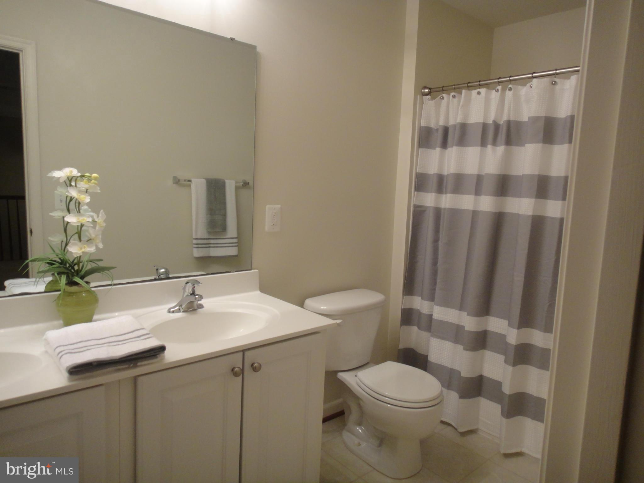 VILLAS AT THE RIDGES - Residential Lease