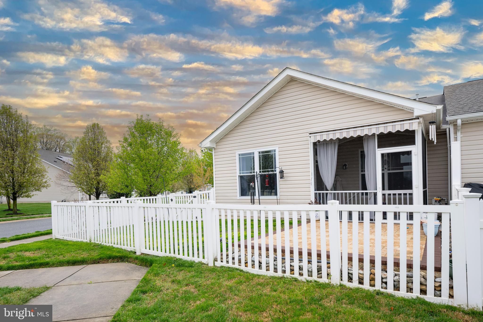 105 CRESTHAVEN LANE