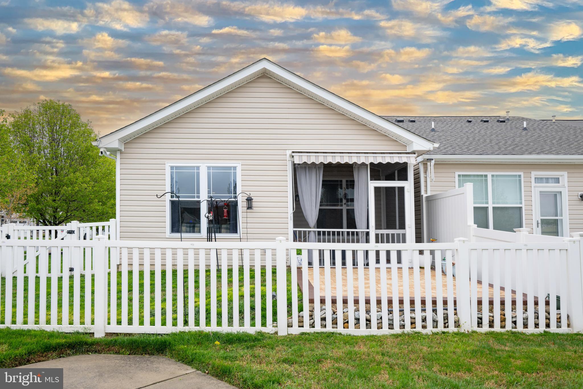 105 CRESTHAVEN LANE