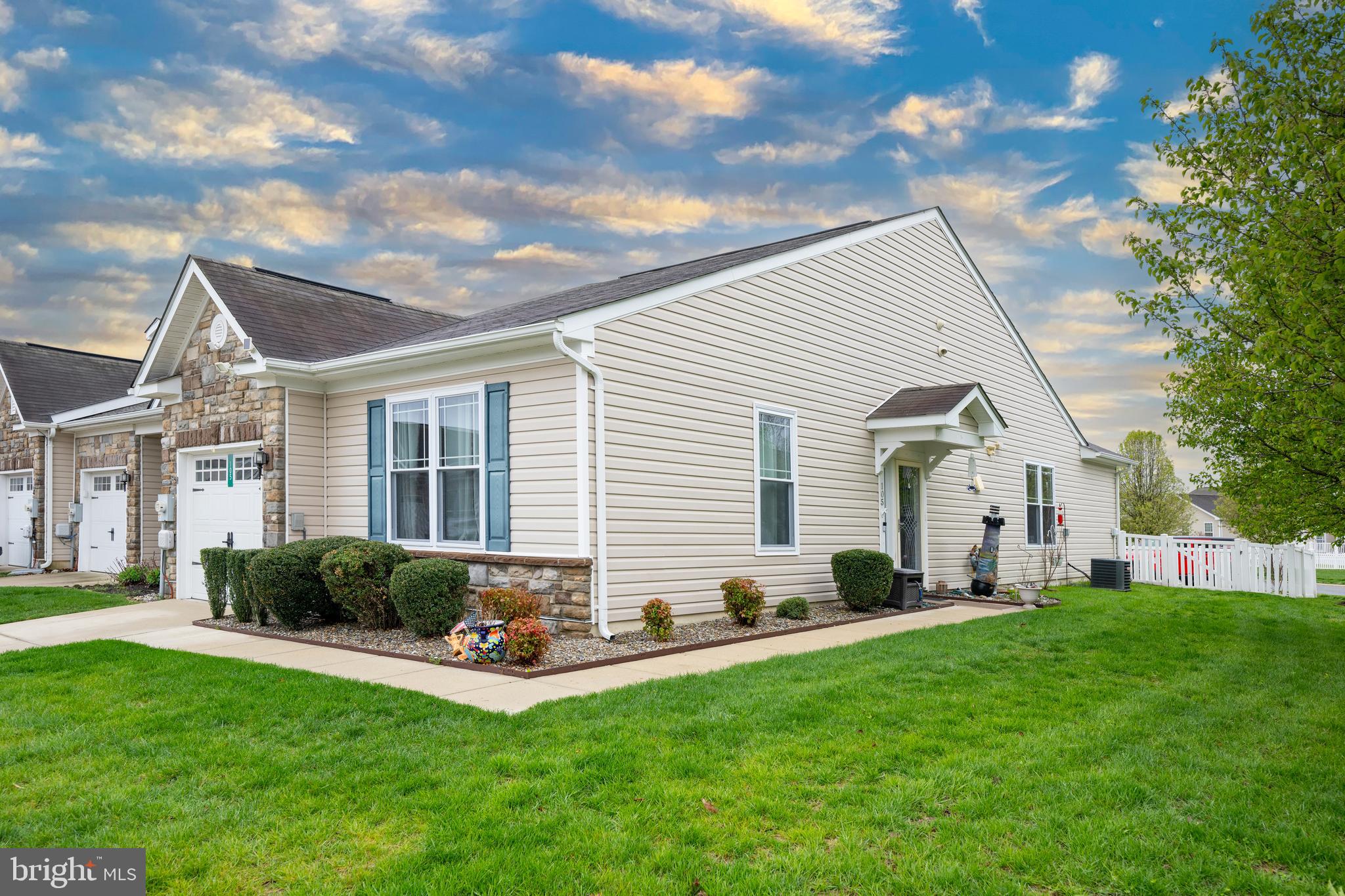 105 CRESTHAVEN LANE