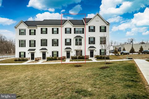 Townhouse For Sale - 404 Pitch Pine Way<br/> EXTON, PA 19341