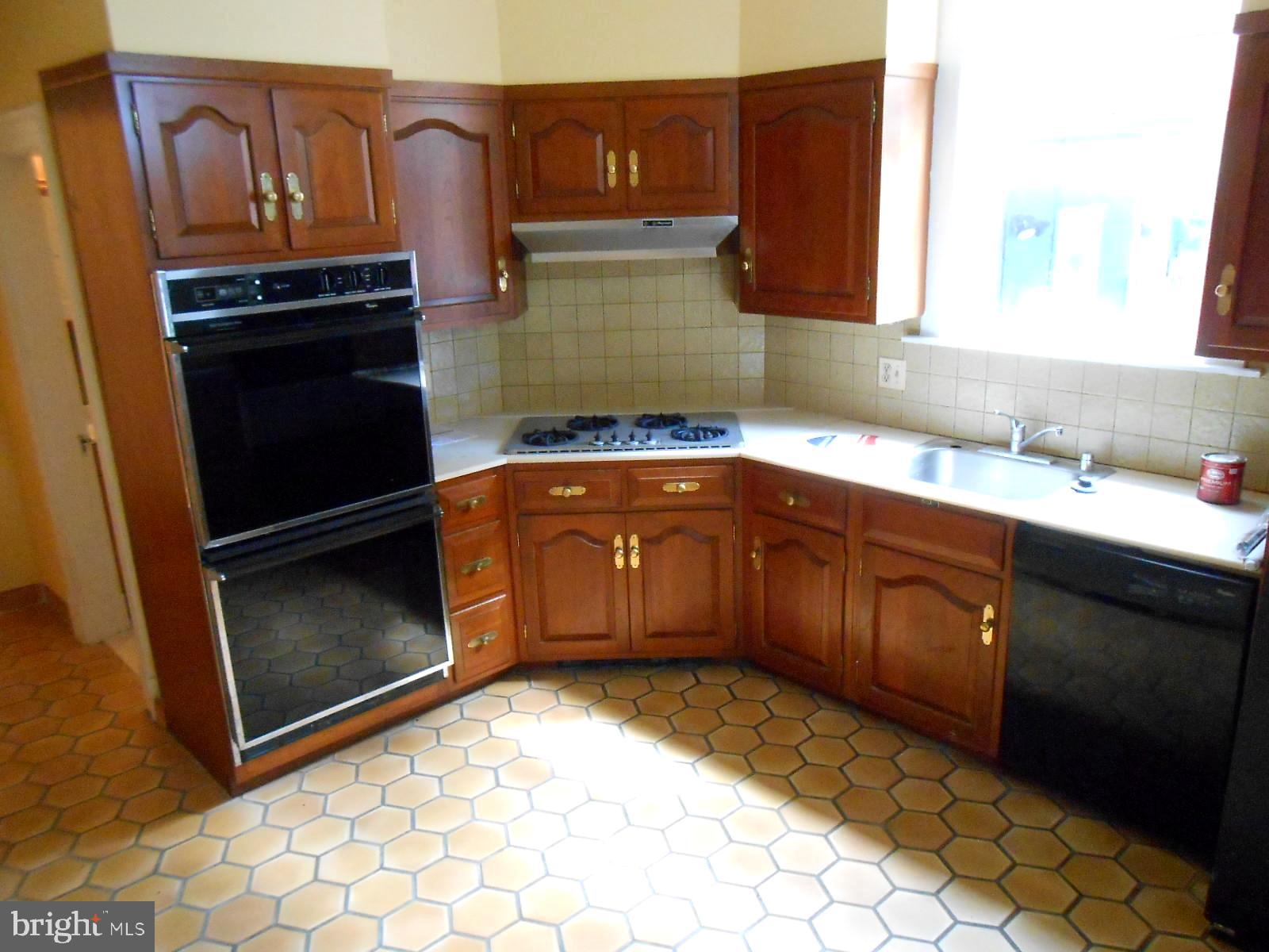 HIGHLANDTOWN - Residential Lease