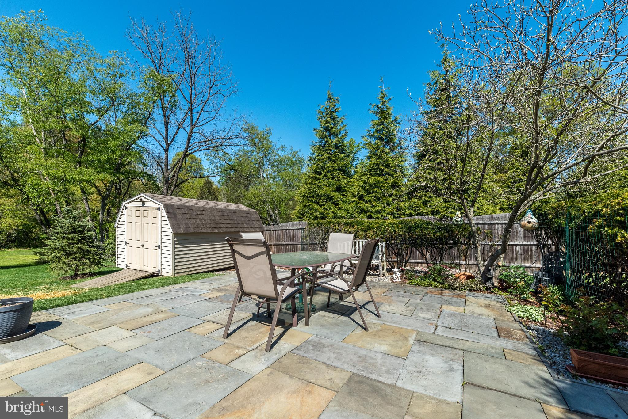 PEBBLE HILL - Residential