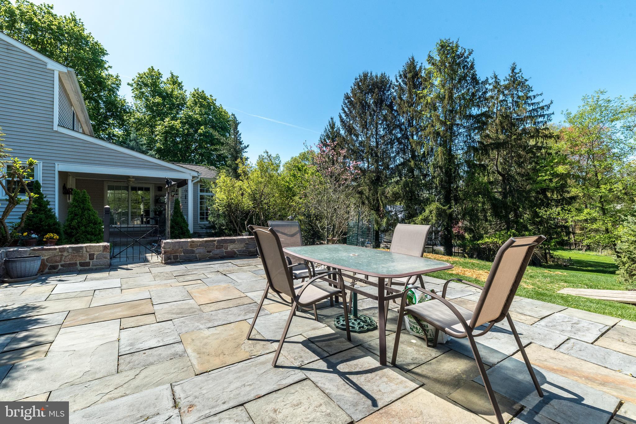 PEBBLE HILL - Residential